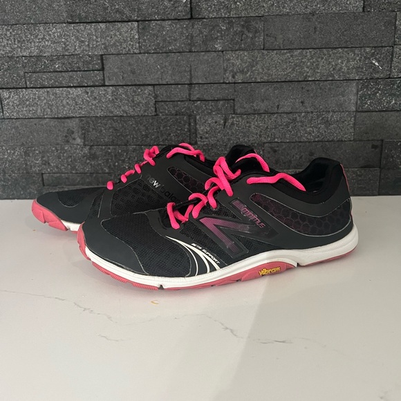 New Balance Minimus - Picture 2 of 4